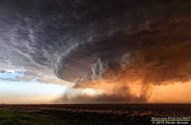 Mesocyclone: Photo of storm cell wins Nat Geo photo contest.