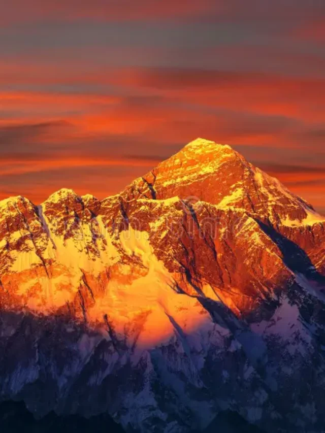 mount-everest-beautiful-clouds-evening-sunset-view-kongde-village-red-colored-khumbu-valley-solukhumbu-nepal-himalayas-354427767